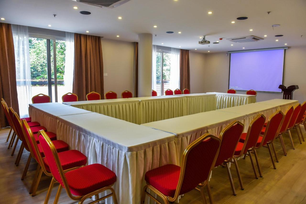 Admas Grand Hotel Entebbe Extérieur photo